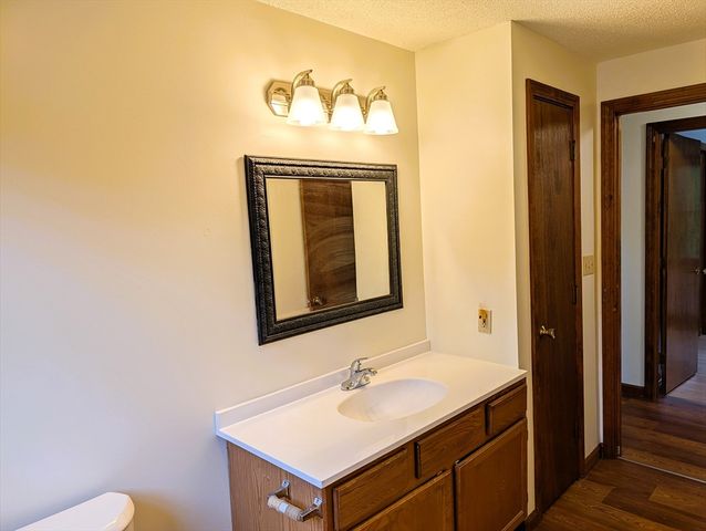 22 Pine Needle Ln, Springfield, MA 01118