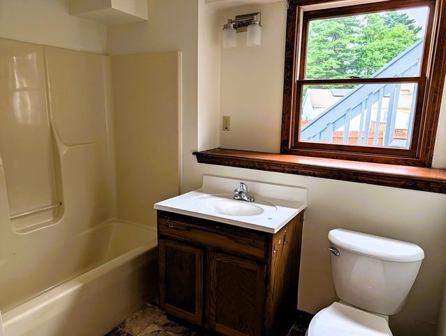 22 Pine Needle Ln, Springfield, MA 01118