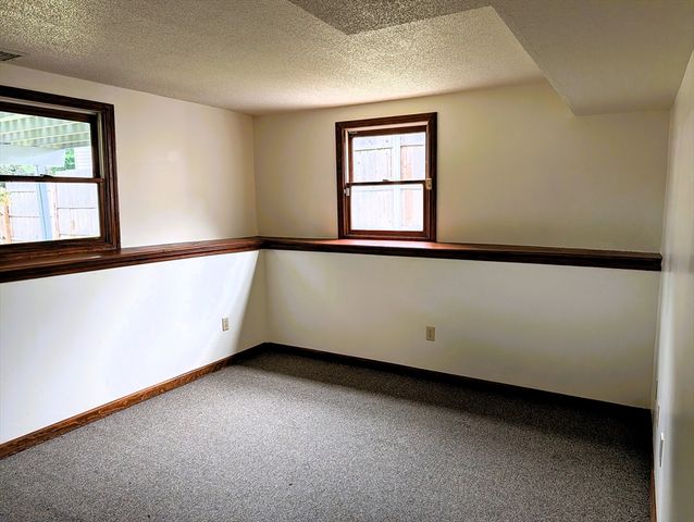 22 Pine Needle Ln, Springfield, MA 01118