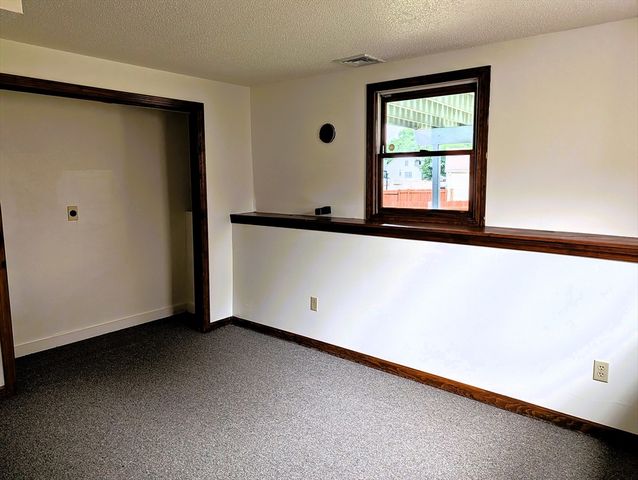 22 Pine Needle Ln, Springfield, MA 01118