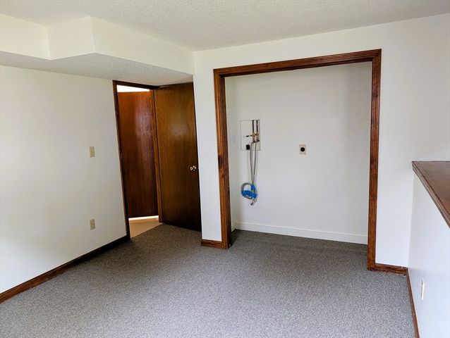 22 Pine Needle Ln, Springfield, MA 01118