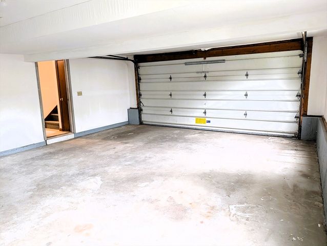 22 Pine Needle Ln, Springfield, MA 01118