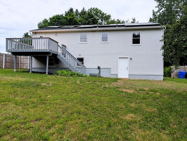 22 Pine Needle Ln, Springfield, MA 01118