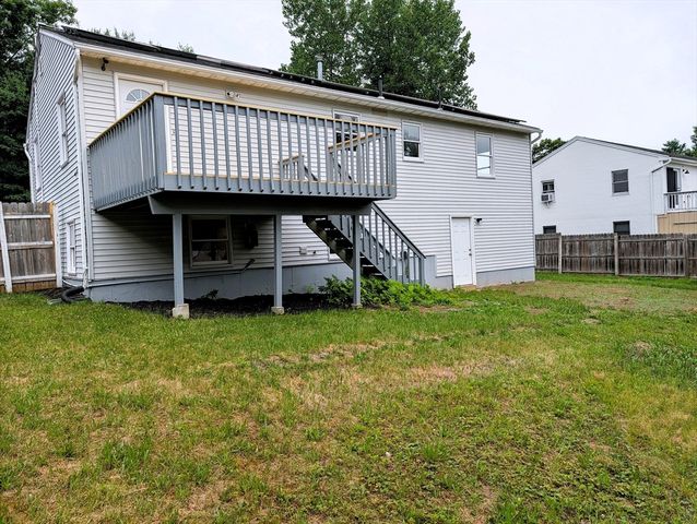 22 Pine Needle Ln, Springfield, MA 01118