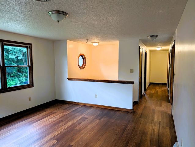 22 Pine Needle Ln, Springfield, MA 01118