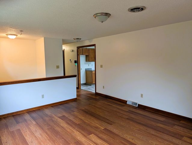 22 Pine Needle Ln, Springfield, MA 01118