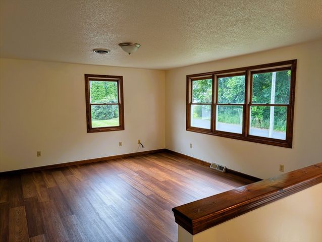 22 Pine Needle Ln, Springfield, MA 01118