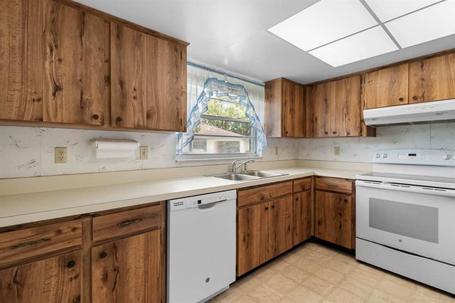 2006 HADRIAN COURT, Sun City Center, FL 33573