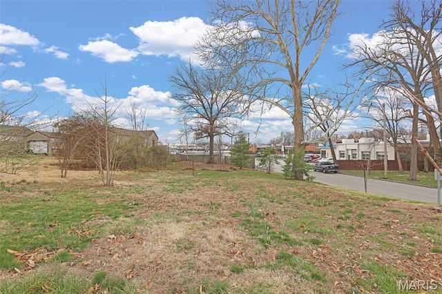 8838 Powell Avenue, St Louis, MO 63144