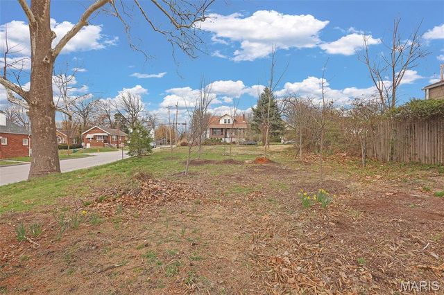 8838 Powell Avenue, St Louis, MO 63144