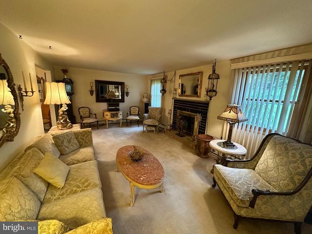 34 MARLBOROUGH LN, Glen Mills, PA 19342