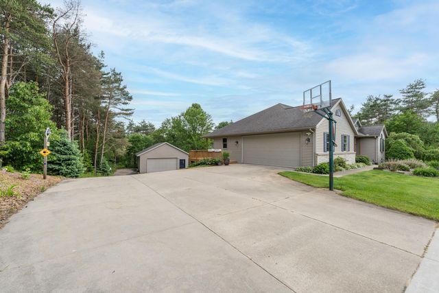 2124 Hilltop View Drive, Dorr, MI 49323