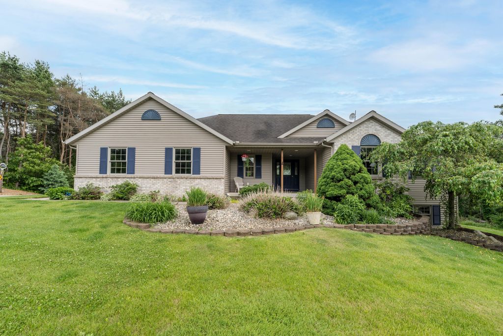 2124 Hilltop View Drive, Dorr, MI 49323