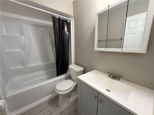 823 Gleason PKWY 2, Cape Coral, FL 33914