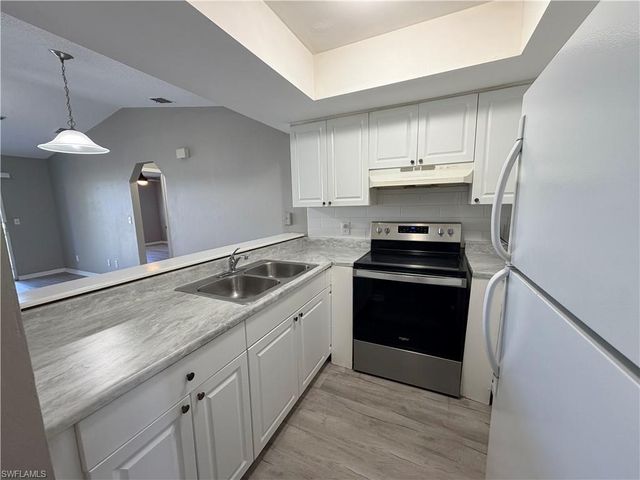 823 Gleason PKWY 2, Cape Coral, FL 33914