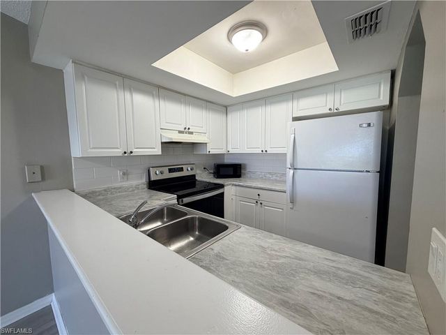 823 Gleason PKWY 2, Cape Coral, FL 33914