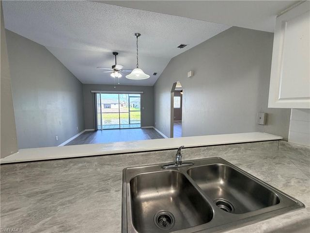 823 Gleason PKWY 2, Cape Coral, FL 33914