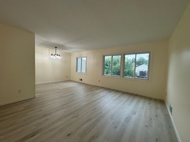 9372 Kingsview Lane N, Maple Grove, MN 55369