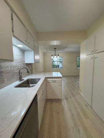 9372 Kingsview Lane N, Maple Grove, MN 55369