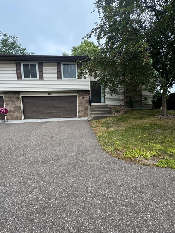 9372 Kingsview Lane N, Maple Grove, MN 55369