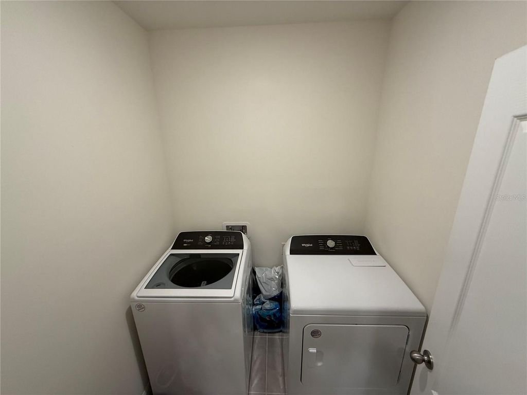 Image 5 of property listing at 1431 PRINCESS TREE COURT, Haines City, FL 33844