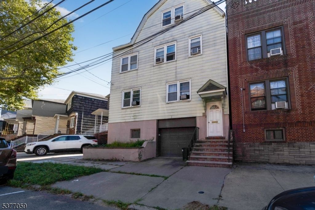 98 W 49Th St, Bayonne City, NJ 07002
