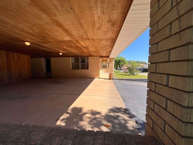 275 S third Street, Mammoth Spring, MO 72554
