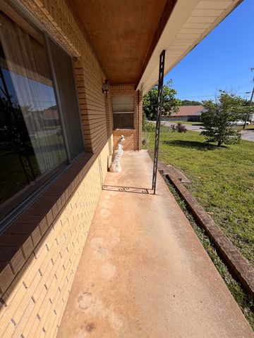 275 S third Street, Mammoth Spring, MO 72554