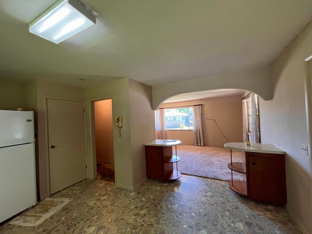 275 S third Street, Mammoth Spring, MO 72554
