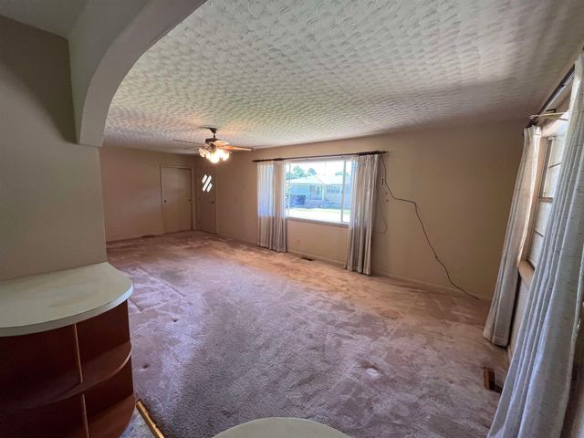 275 S third Street, Mammoth Spring, MO 72554