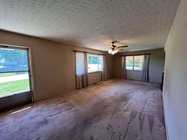 275 S third Street, Mammoth Spring, MO 72554