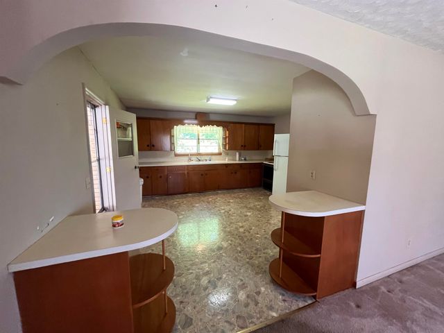 275 S third Street, Mammoth Spring, MO 72554