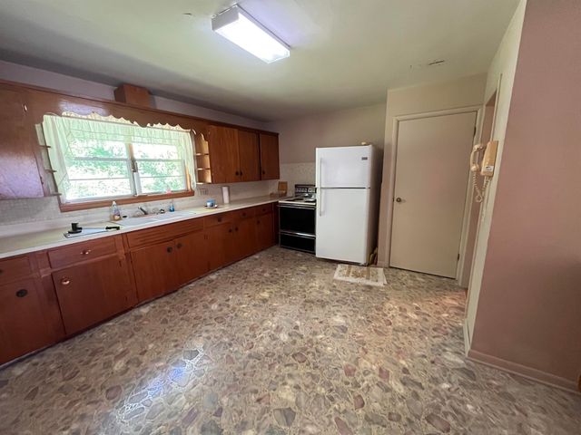 275 S third Street, Mammoth Spring, MO 72554
