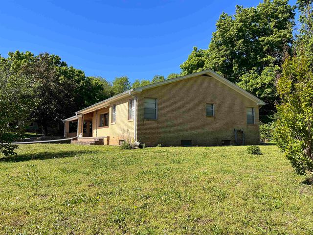 275 S third Street, Mammoth Spring, MO 72554