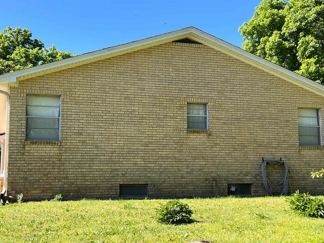 275 S third Street, Mammoth Spring, MO 72554