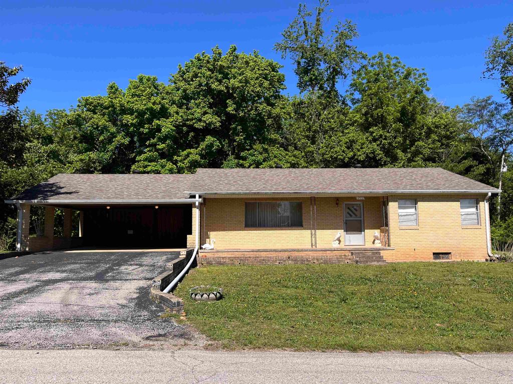 275 S third Street, Mammoth Spring, MO 72554