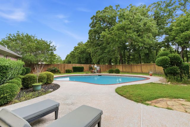 7512 Woodland Drive, Alvarado, TX 76009