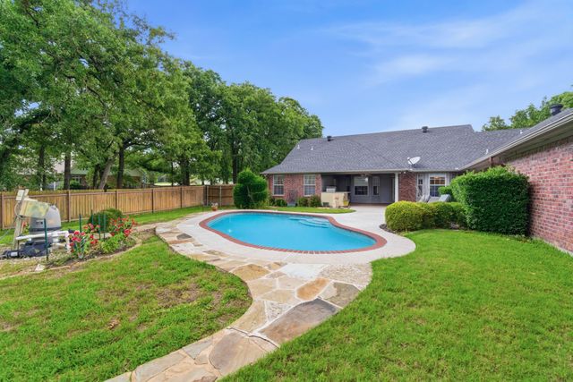 7512 Woodland Drive, Alvarado, TX 76009