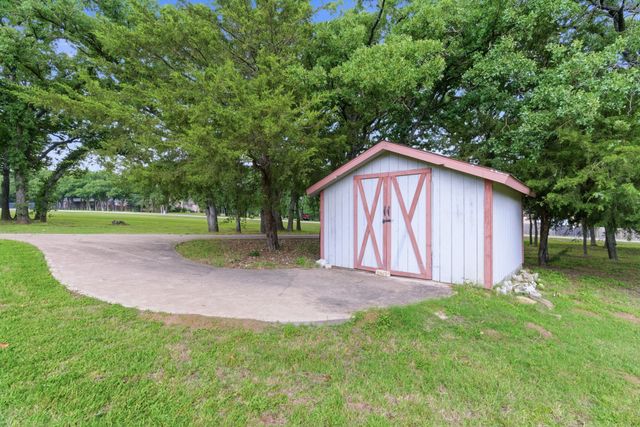 7512 Woodland Drive, Alvarado, TX 76009