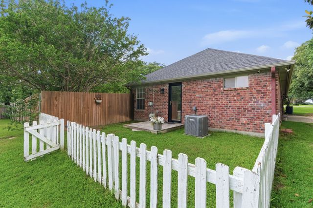 7512 Woodland Drive, Alvarado, TX 76009