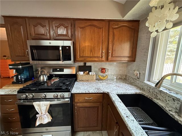 13981 Indian Creek Drive, Middleburg Heights, OH 44130