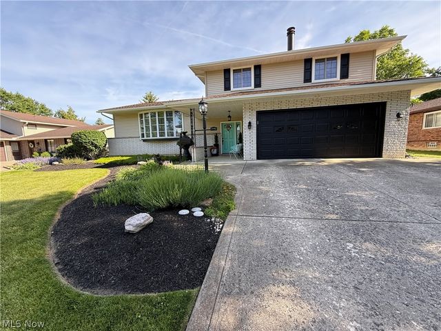 13981 Indian Creek Drive, Middleburg Heights, OH 44130