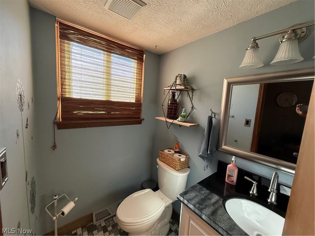 13981 Indian Creek Drive, Middleburg Heights, OH 44130