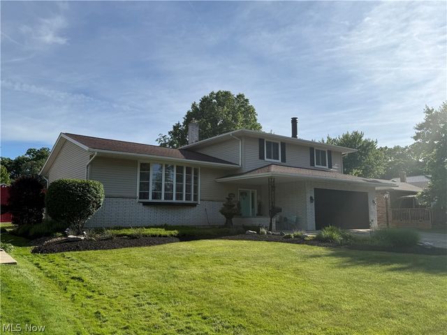 13981 Indian Creek Drive, Middleburg Heights, OH 44130