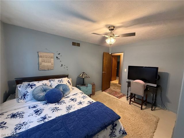 13981 Indian Creek Drive, Middleburg Heights, OH 44130