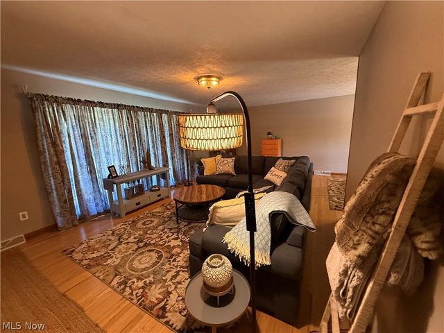 13981 Indian Creek Drive, Middleburg Heights, OH 44130