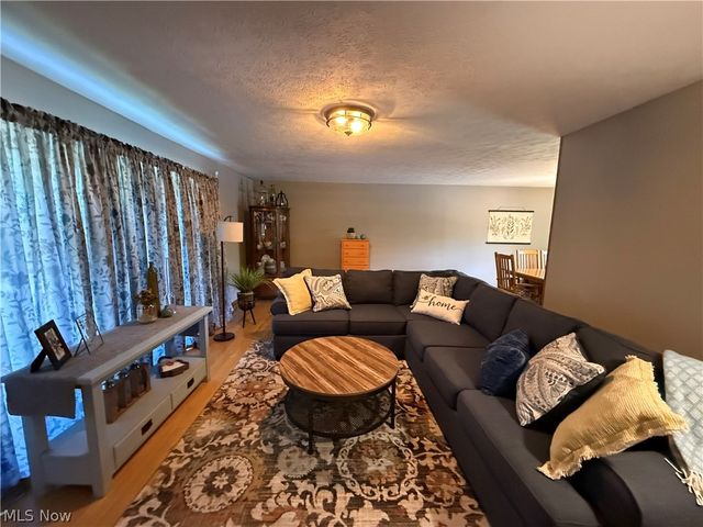 13981 Indian Creek Drive, Middleburg Heights, OH 44130