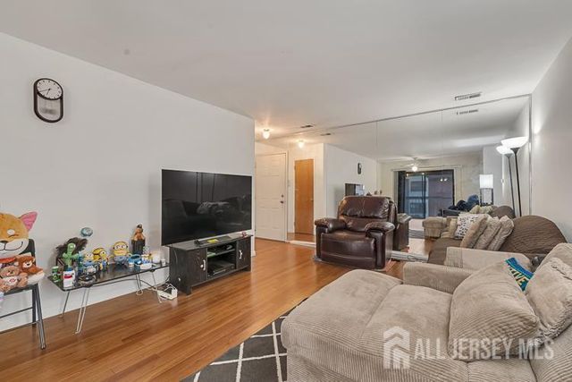 111-F Beverly Hill Terrace, Woodbridge Proper, NJ 07095