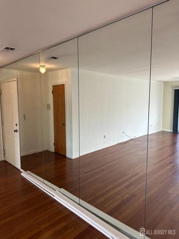 111-F Beverly Hill Terrace, Woodbridge Proper, NJ 07095