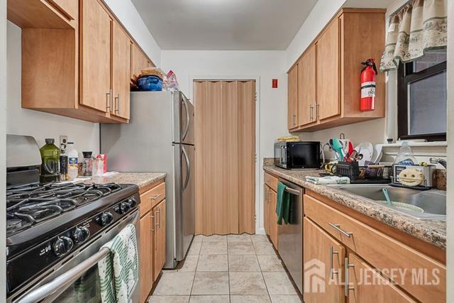 111-F Beverly Hill Terrace, Woodbridge Proper, NJ 07095